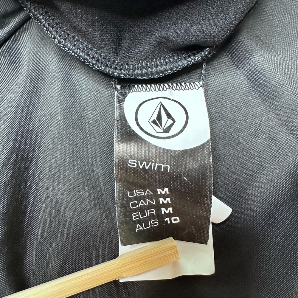 Volcom Women’s Rear View One Piece - Picture 5 of 6